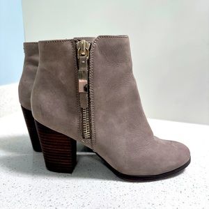 Aldo Size 8 Beige/Greige Heeled Boot